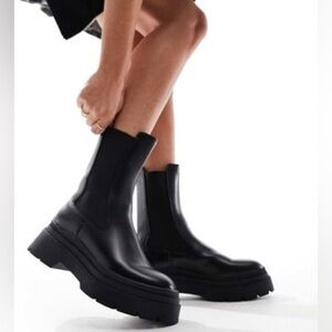 Sam Edelman Lulia Water Repellent
Black leather Chelsea Boot Womens. Size 8